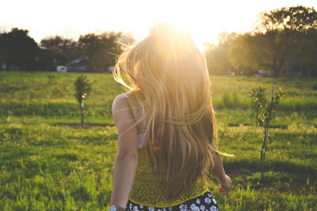 5 Stunning Apricot Dress Styles for Your Summer Wardrobe