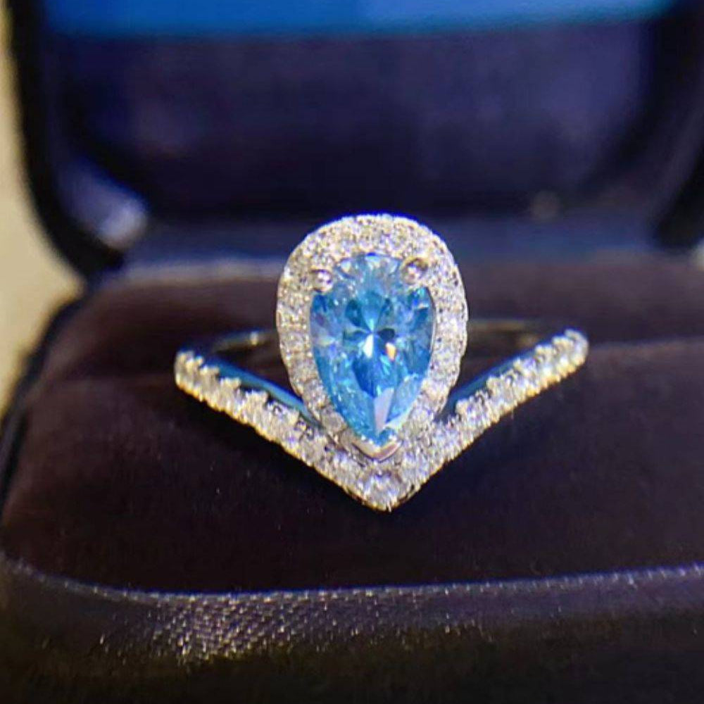 Heart of Love - Celebrate Your Unique Story with a Breathtaking Heart-Shaped Moissanite Ring - Sparkling Zircon Accents and Certificate of Stone Properties to Last Forever - Guy Christopher