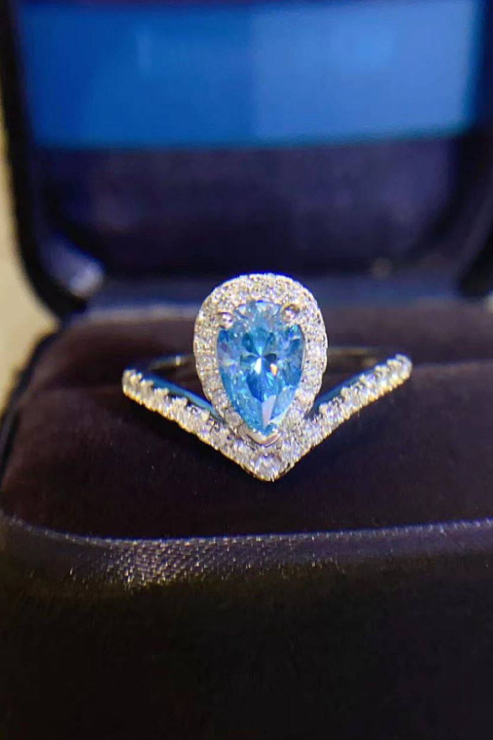 Heart of Love - Celebrate Your Unique Story with a Breathtaking Heart-Shaped Moissanite Ring - Sparkling Zircon Accents and Certificate of Stone Properties to Last Forever - Guy Christopher