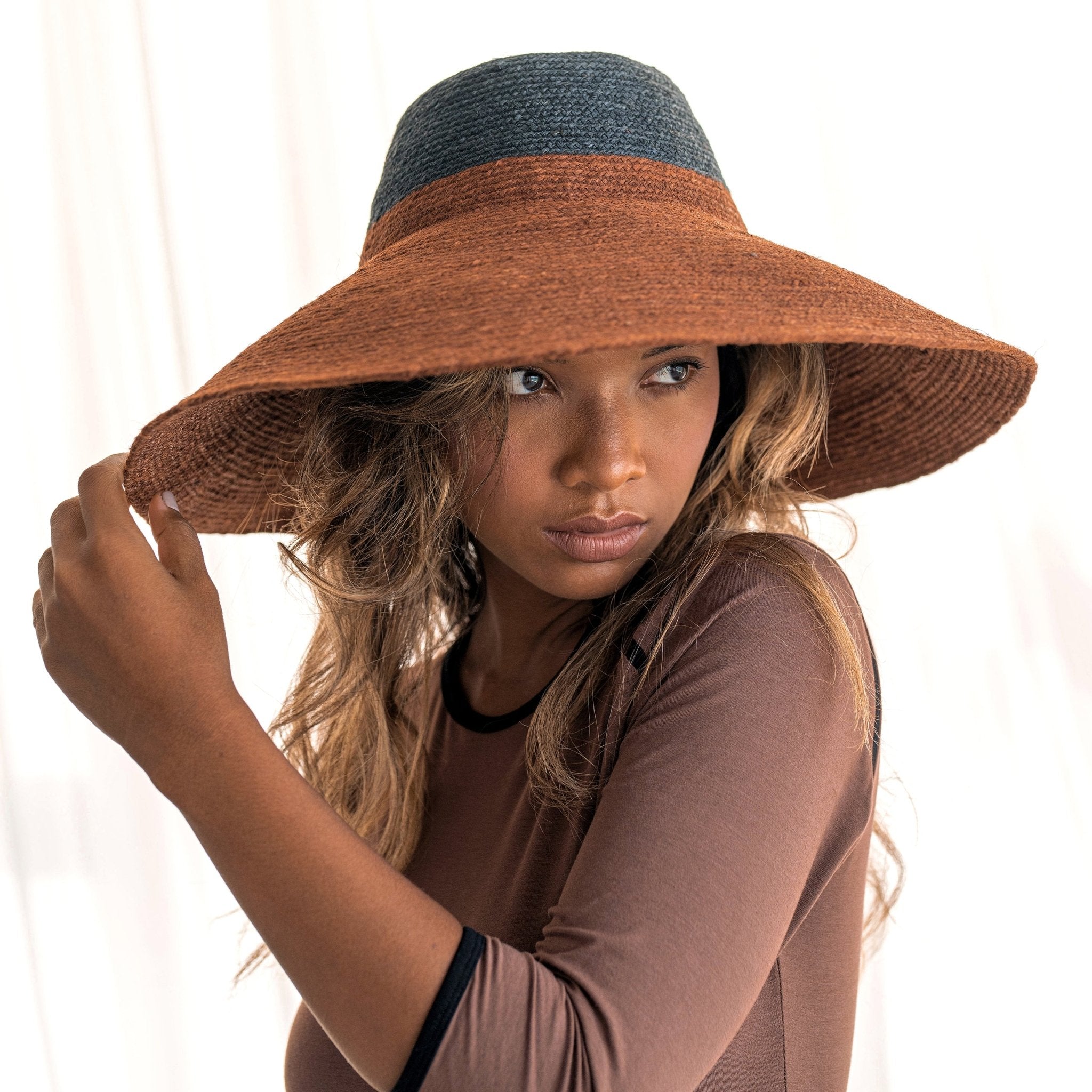 RIRI DUO Jute Straw Hat in Burnt Sienna & Black - Guy Christopher