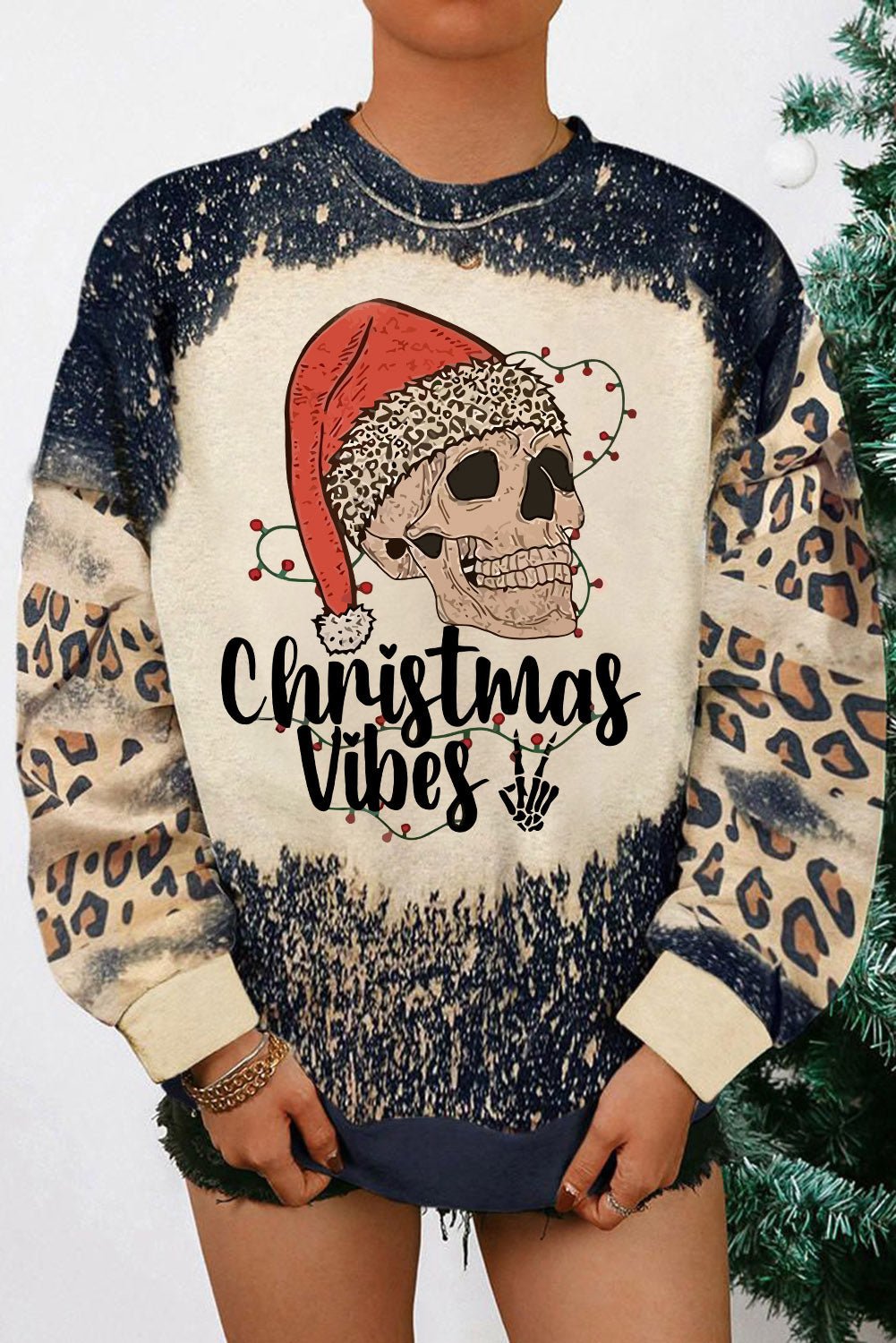 Round Neck Long Sleeve CHRISMAS VIBES Graphic Sweatshirt - Guy Christopher